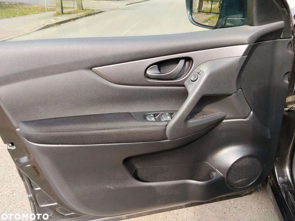 NISSAN QASHQAI – 1.2 benzyna