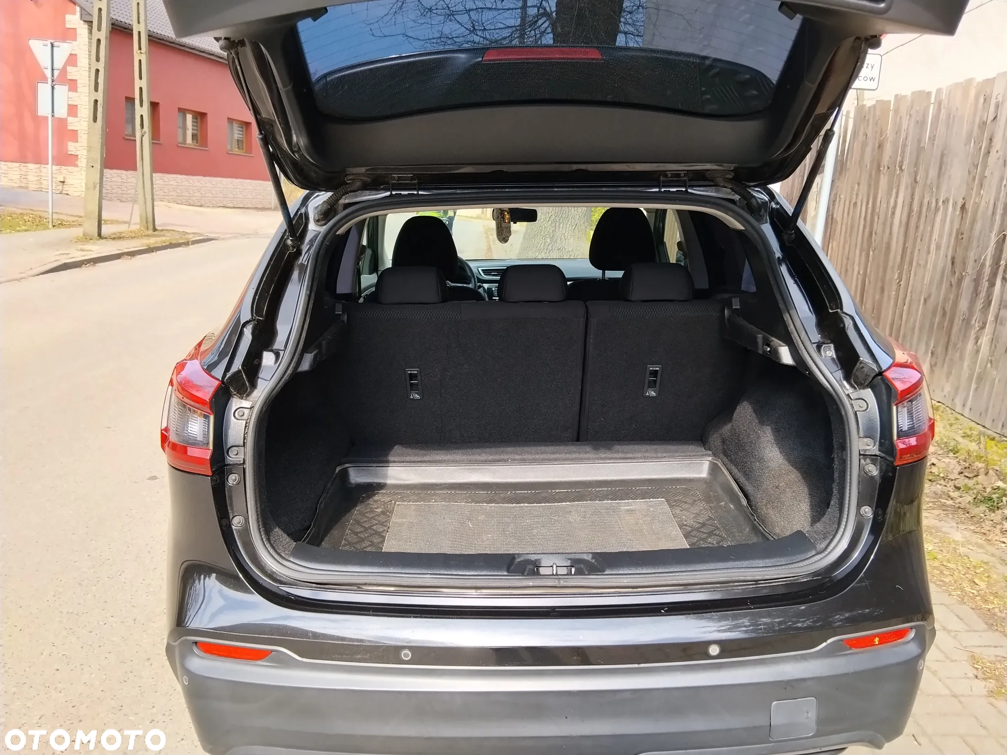 NISSAN QASHQAI – 1.2 benzyna