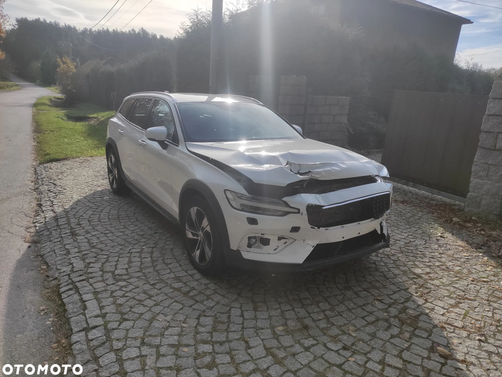 Volvo V60 crosscantry 4x4 automat 2019r mod.2020r r 2.0 diesel