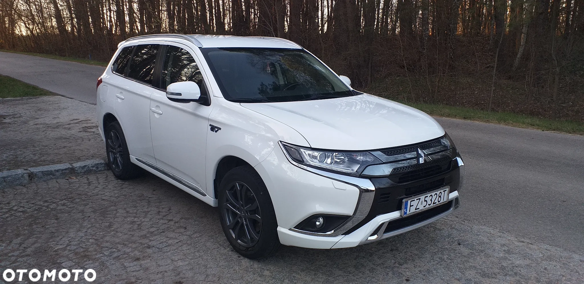 Mitsubishi Outlander ver-phev-intense-plus mod 2019r