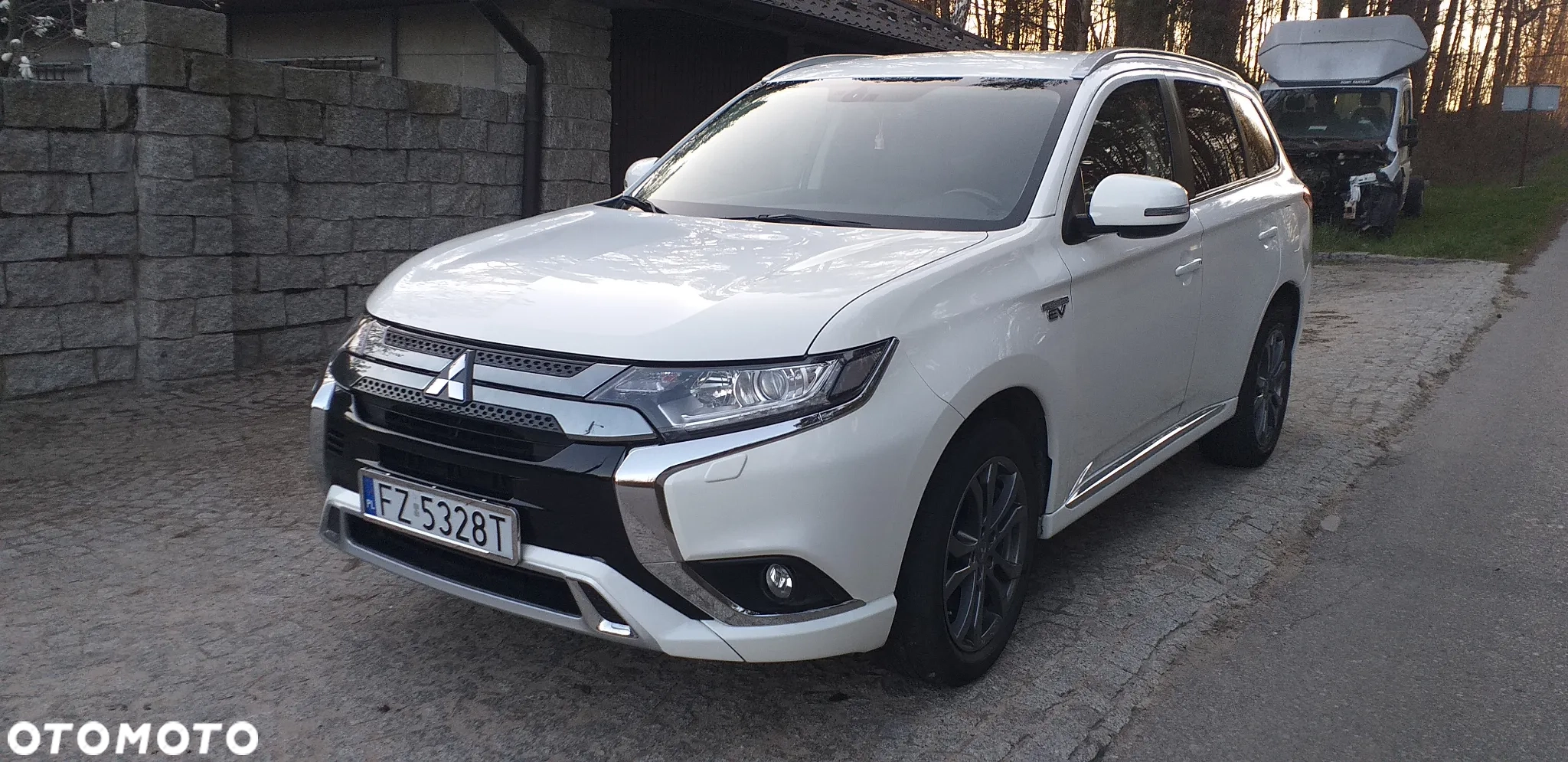 Mitsubishi Outlander ver-phev-intense-plus mod 2019r