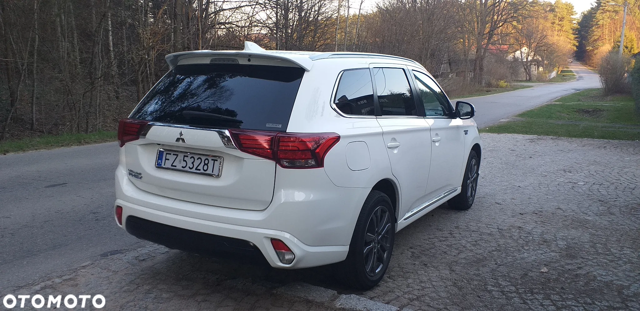 Mitsubishi Outlander ver-phev-intense-plus mod 2019r