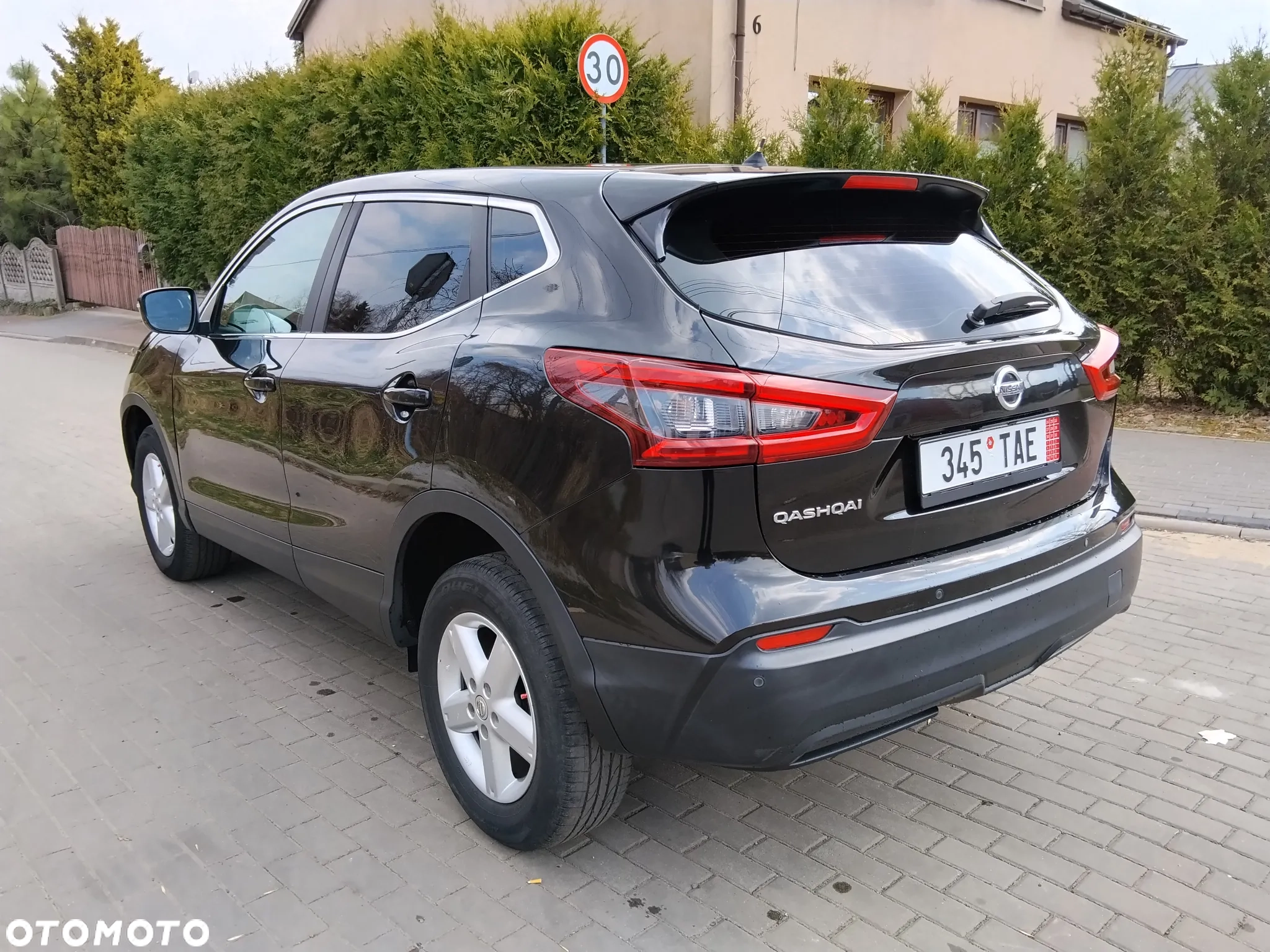 NISSAN QASHQAI – 1.2 benzyna