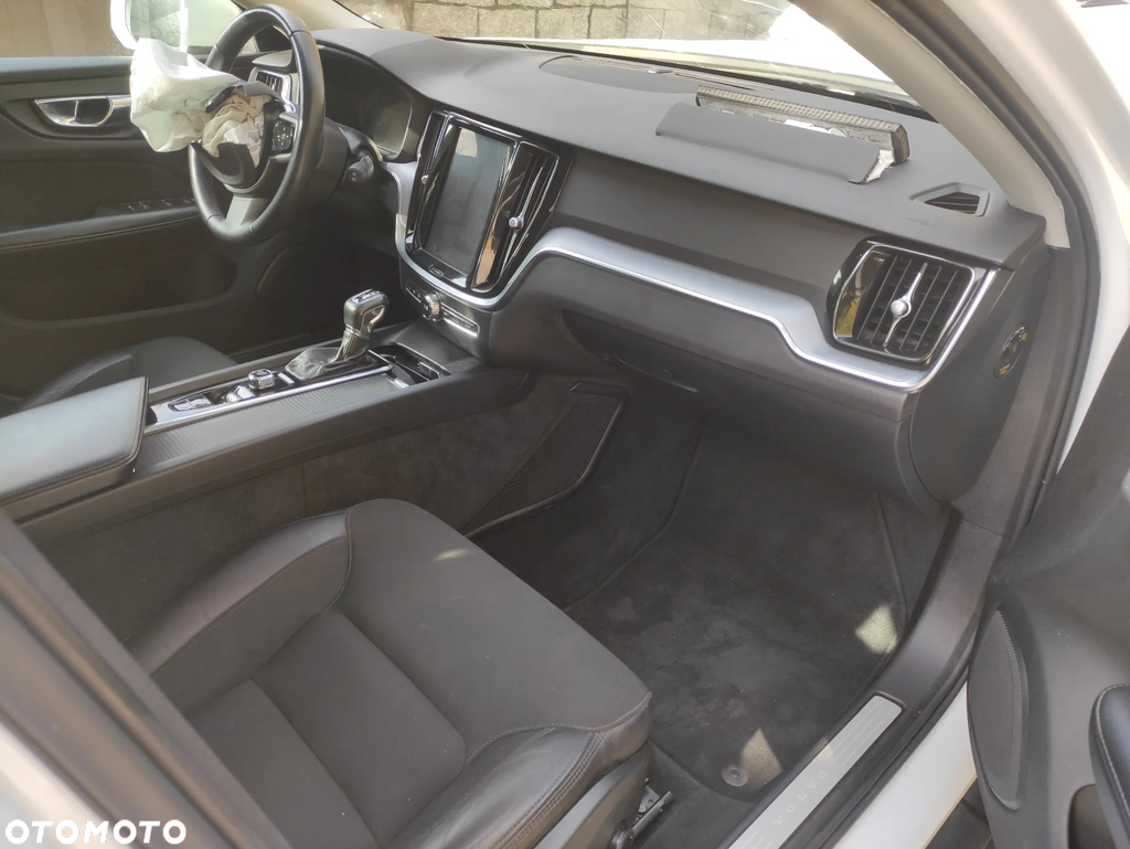 Volvo V60 crosscantry 4x4 automat 2019r mod.2020r r 2.0 diesel